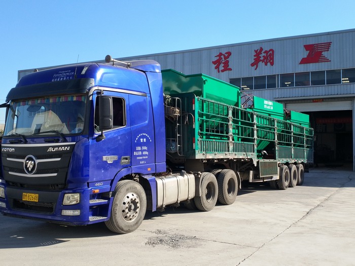 3万吨鸡粪有机肥生产线发往黑龙江